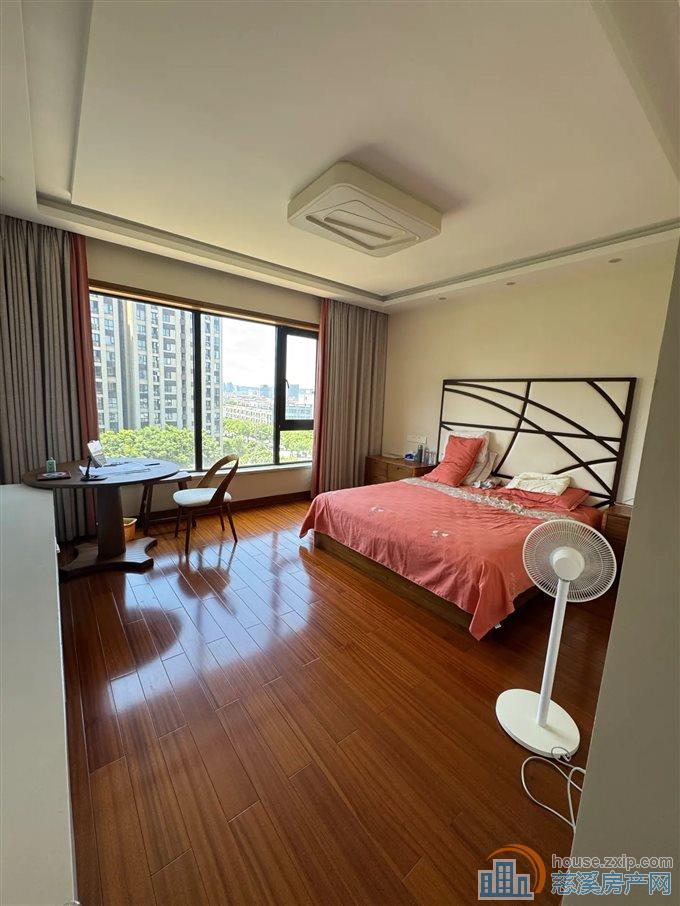 金仕华庭143平精装修一梯一户225万