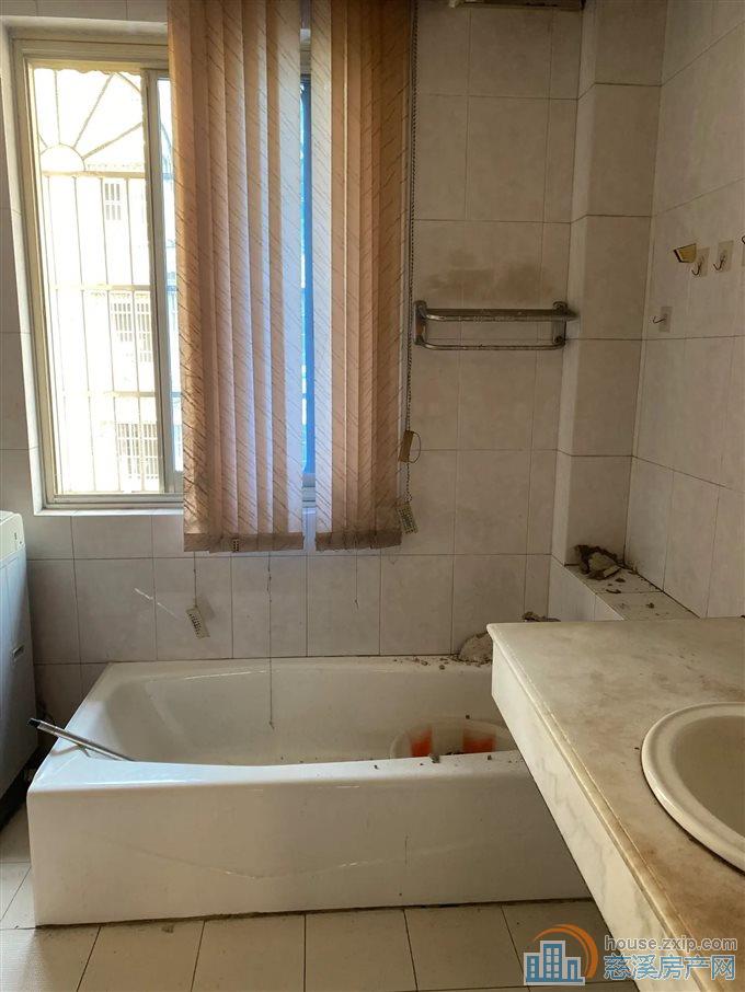 白云公寓 精装修 低楼层