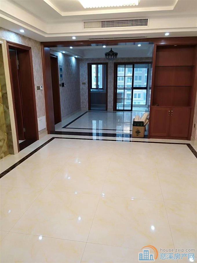 上笆里花苑5楼138平车位架空层精装