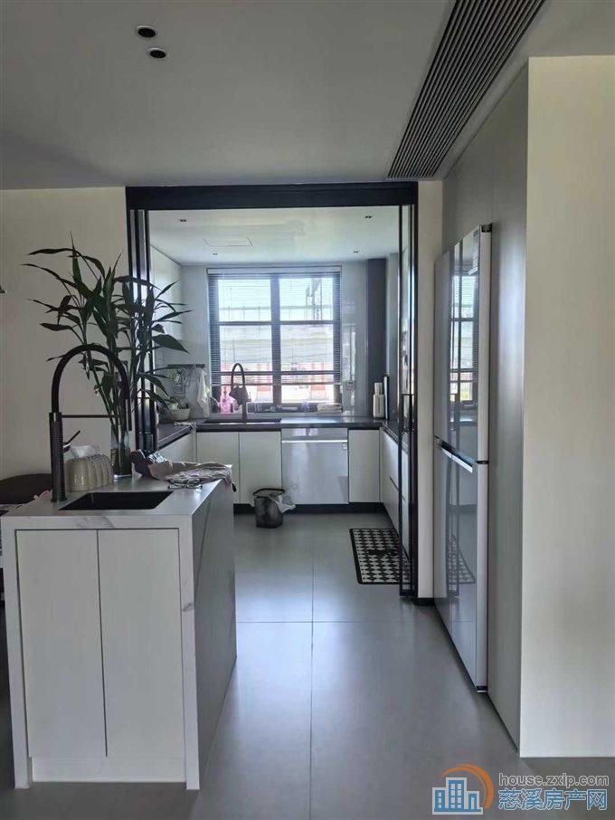 卓越湖樾云著143平精装修如图285万