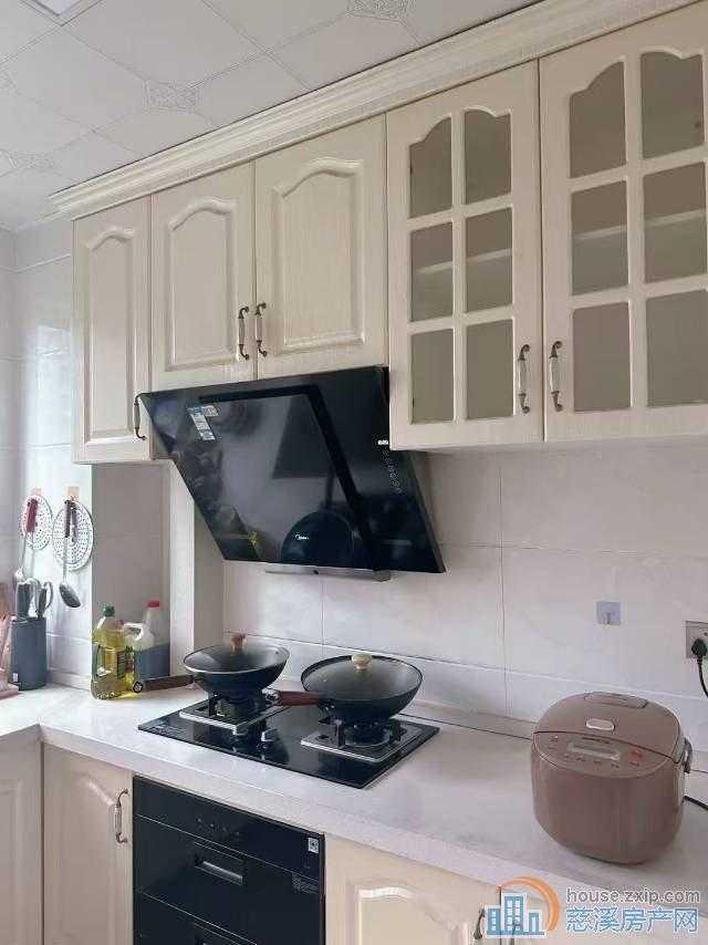 白金湾精装140平拎包入住145万