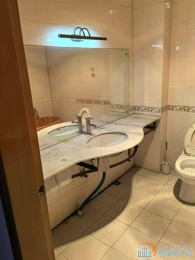 童家新村高楼层134.6平100万简装