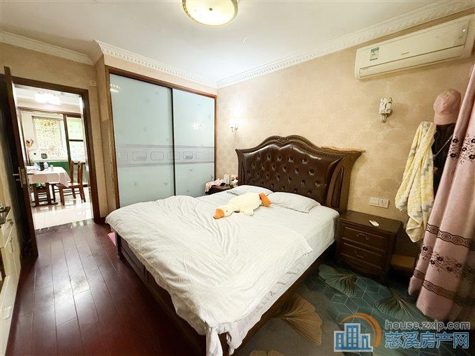 金山南区 精装修拎包入住  低楼层