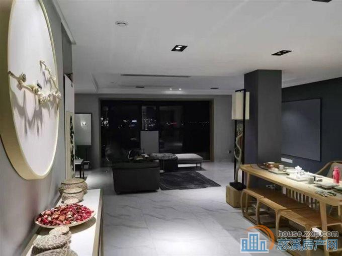 伊顿花苑层佳207平大平层精装228万