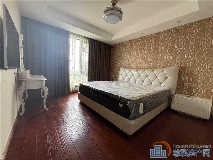 嘉景园边套精装修带车位储藏间拎包入住