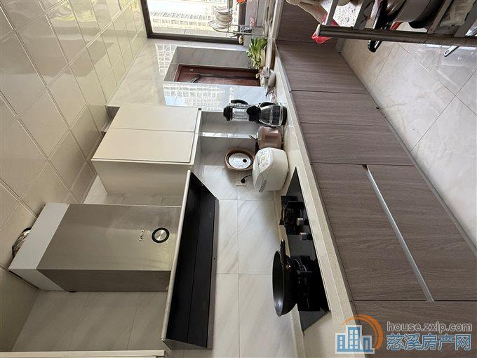 嘉景园电梯房161平方+车位储藏间精装修