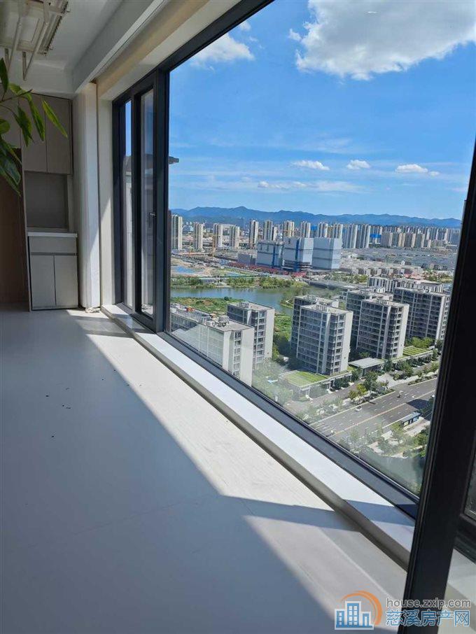 紫阙台三室两厅两卫全新精装带地暖直接钥匙