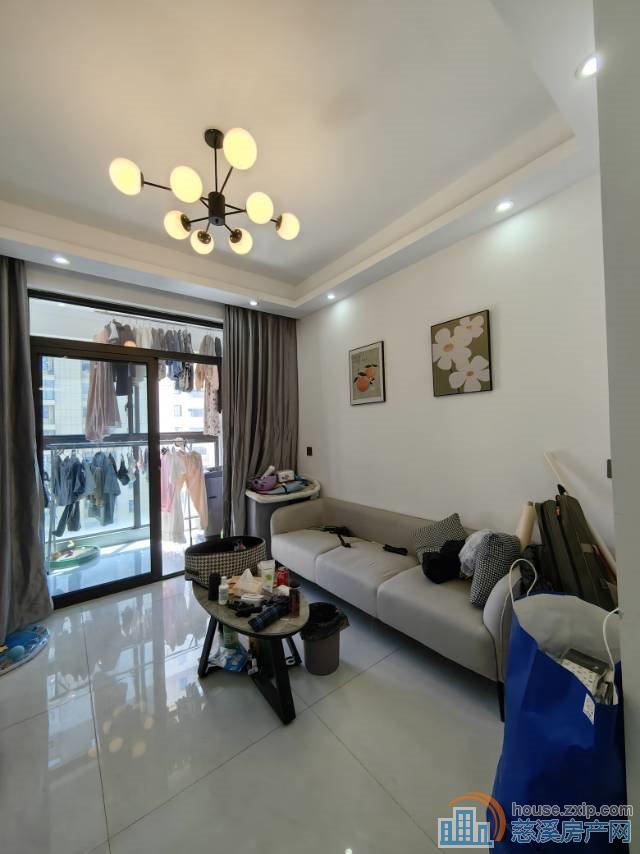 观湖佳苑 精装92平方125.8万湖景房