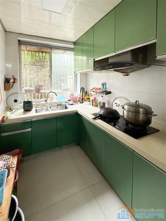 金山南区 精装修拎包入住  低楼层