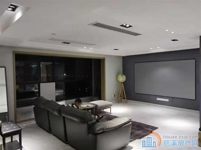 伊顿花苑层佳207平大平层精装228万