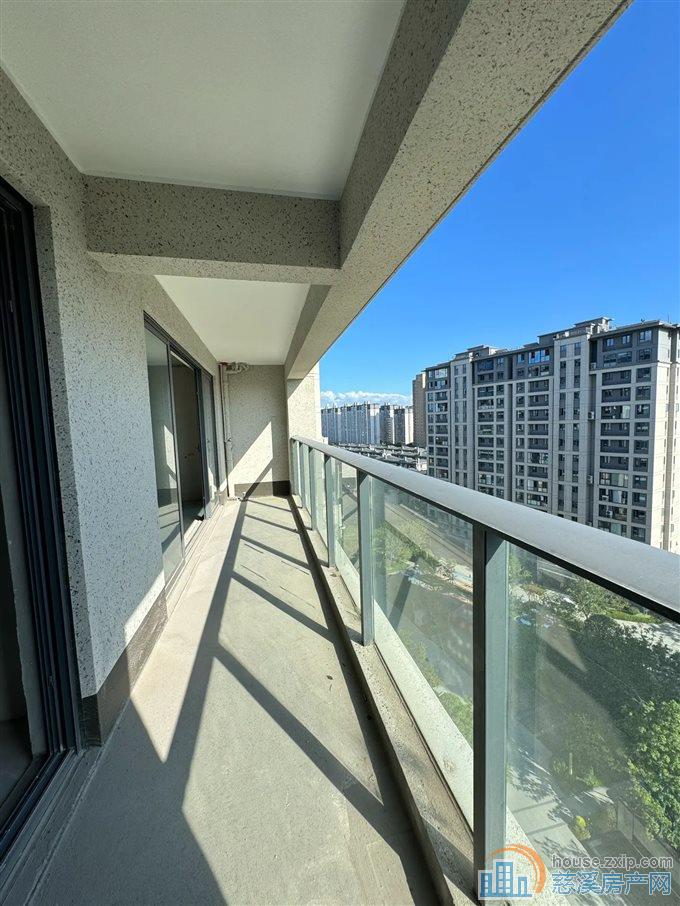 美的君耀府 毛坯146平方252万江景房