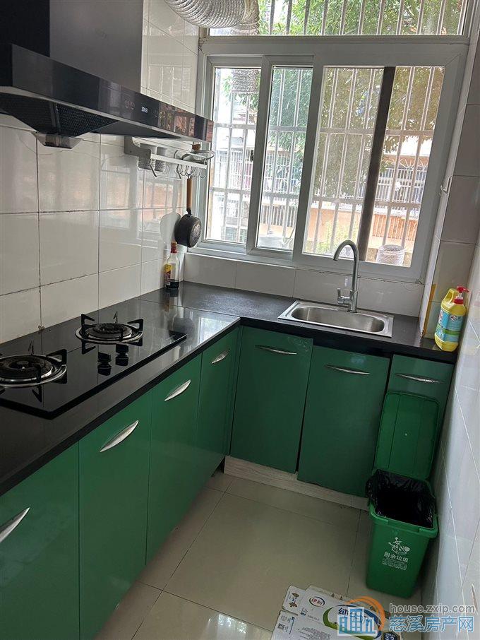 金山新村1楼60平精装修68万直接