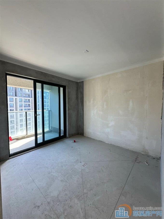 美的君耀府 毛坯146平方252万江景房