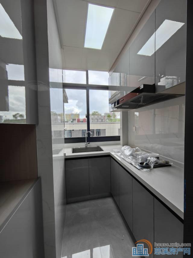 双和家苑 精装首次出租 月租金1900元