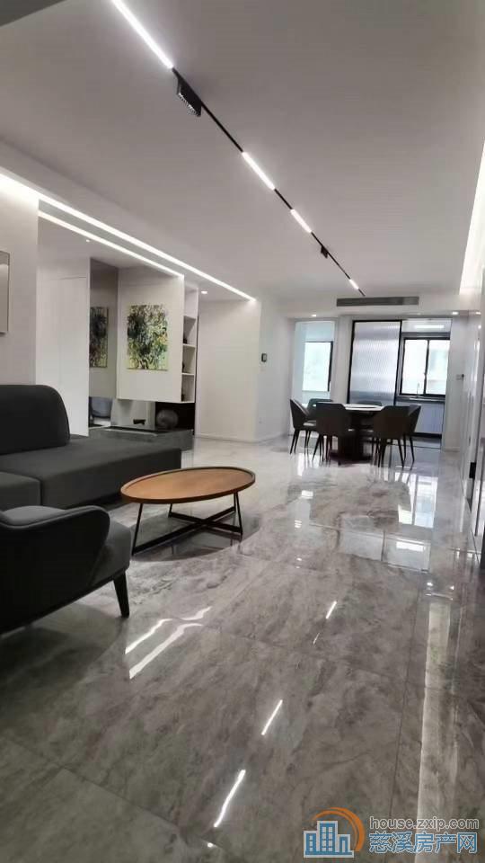 保利府院江南10楼126平婚装171万