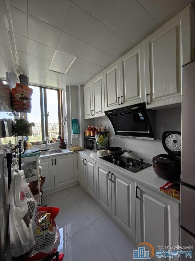 观湖佳苑 精装92平方125.8万湖景房