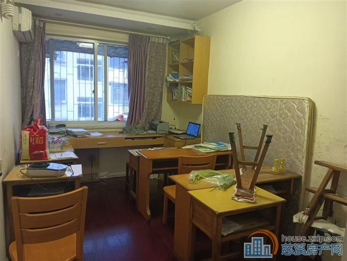 金南小区76平1楼普装架空层2年到