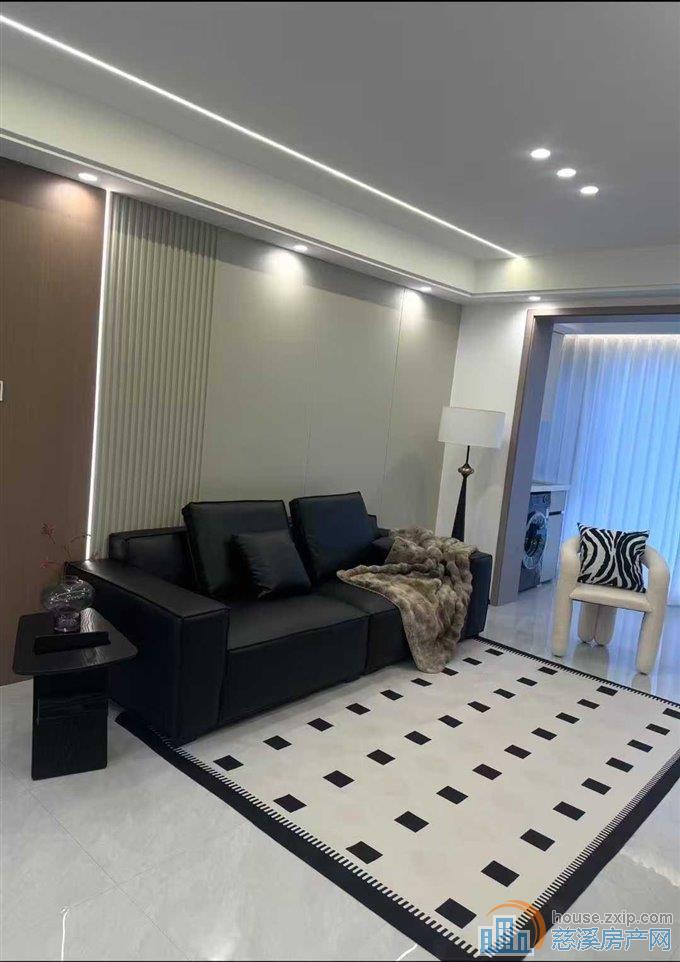 蔚蓝云图LW位全新豪装未住过满2年