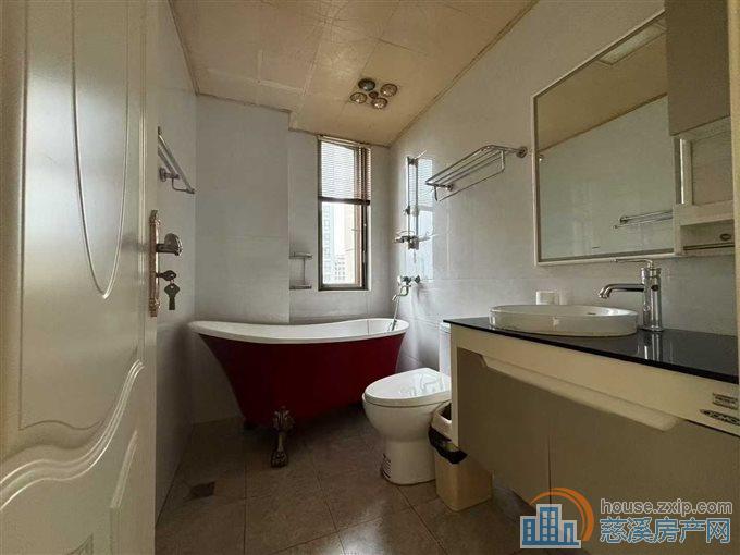 嘉景园边套精装修带车位储藏间拎包入住