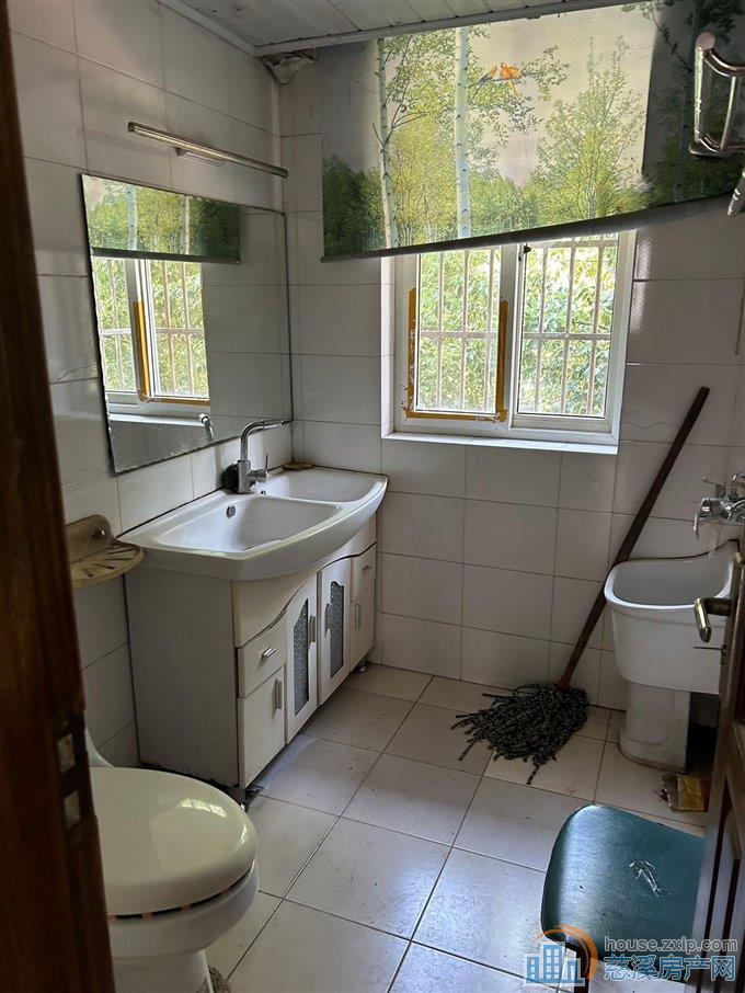 金山新村2楼69平急卖56万直接