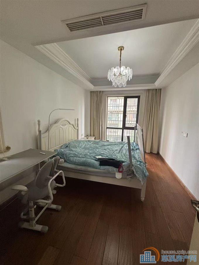 出售枫华富地楼梯洋房 4 楼