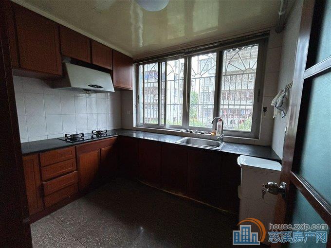 孙塘新村115平108万带车库保养好