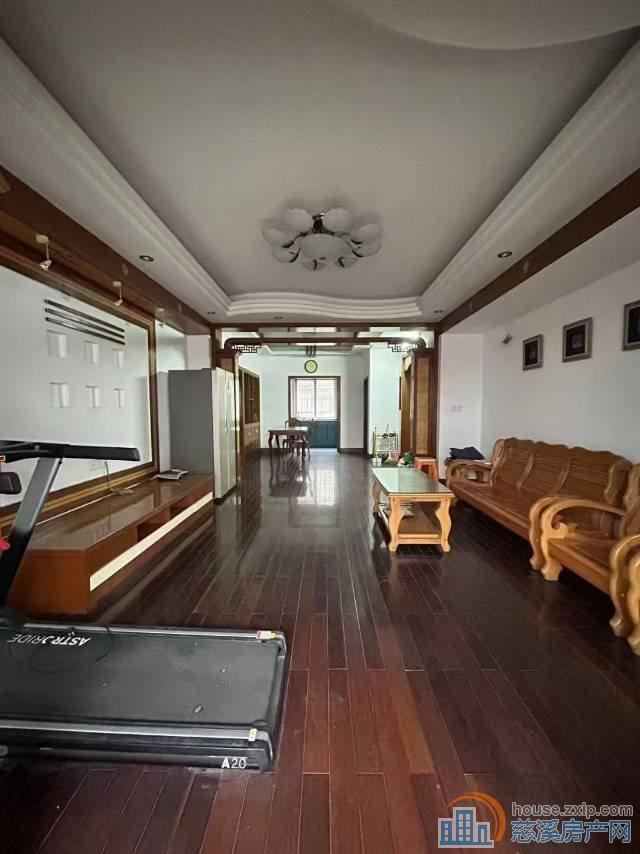 白云公寓二期3楼138平大车库138万