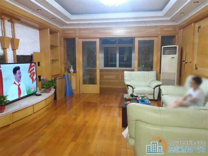 捡漏白云公寓二期3楼152平精装+车库