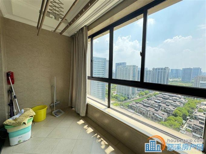 金地鸿悦189平305万东边套四间朝南