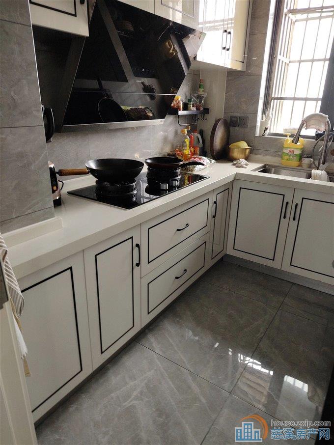 鸣北小区103平129.8万送车位