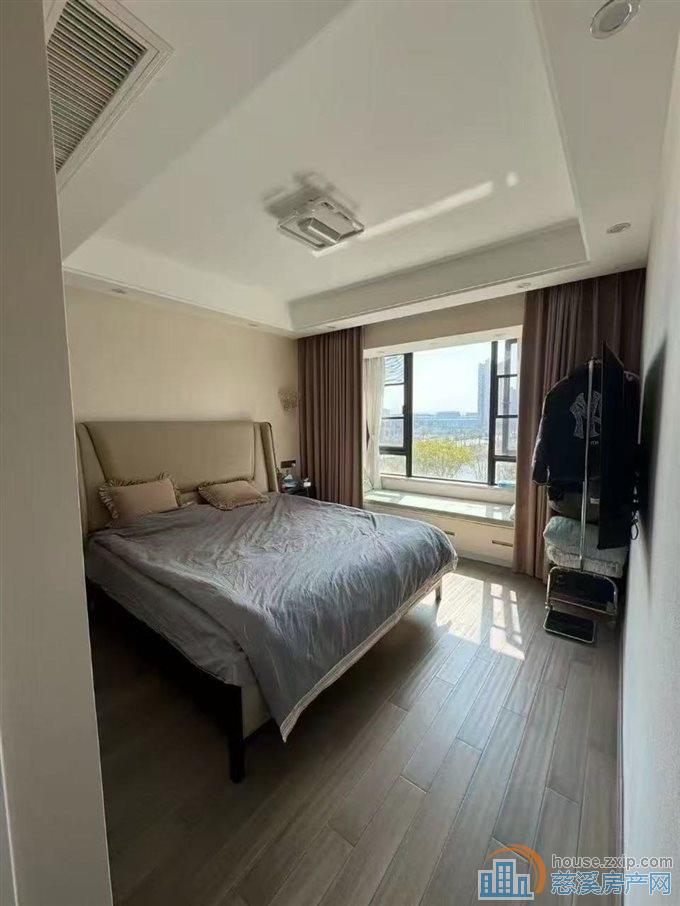 捡漏中海湖心半岛127平精装233.8万