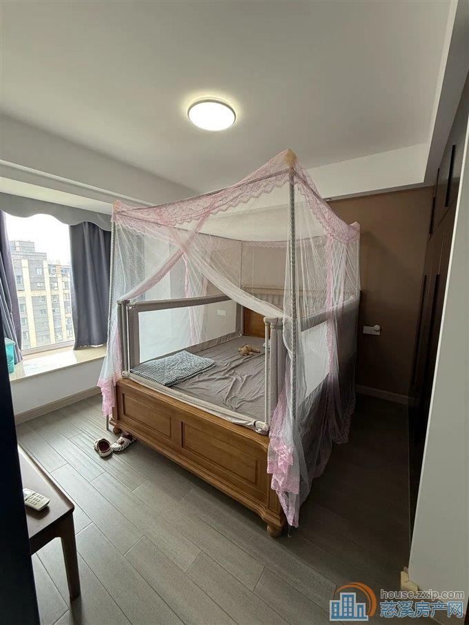 金仕华庭 精装 有阳光房 赠送平方多