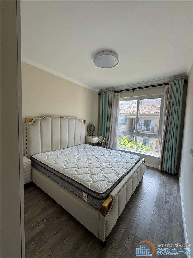 御翠苑 精装带地暖107平方132万