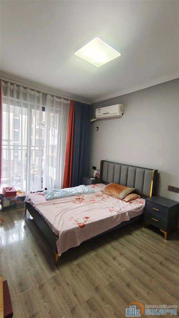 锦尚府128平235万带车位中间楼层