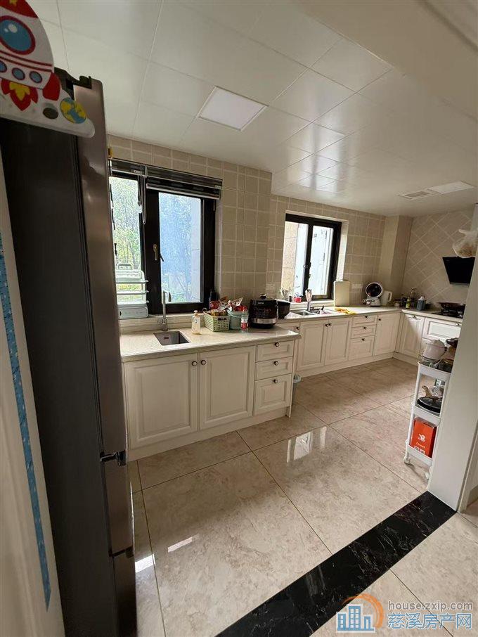 金仕华庭 139.87平 189万 精装