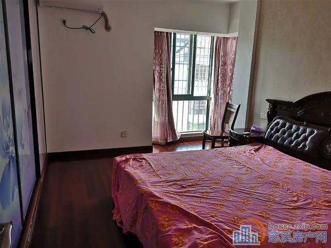 胜地名苑133平精装带车位杂物间128万