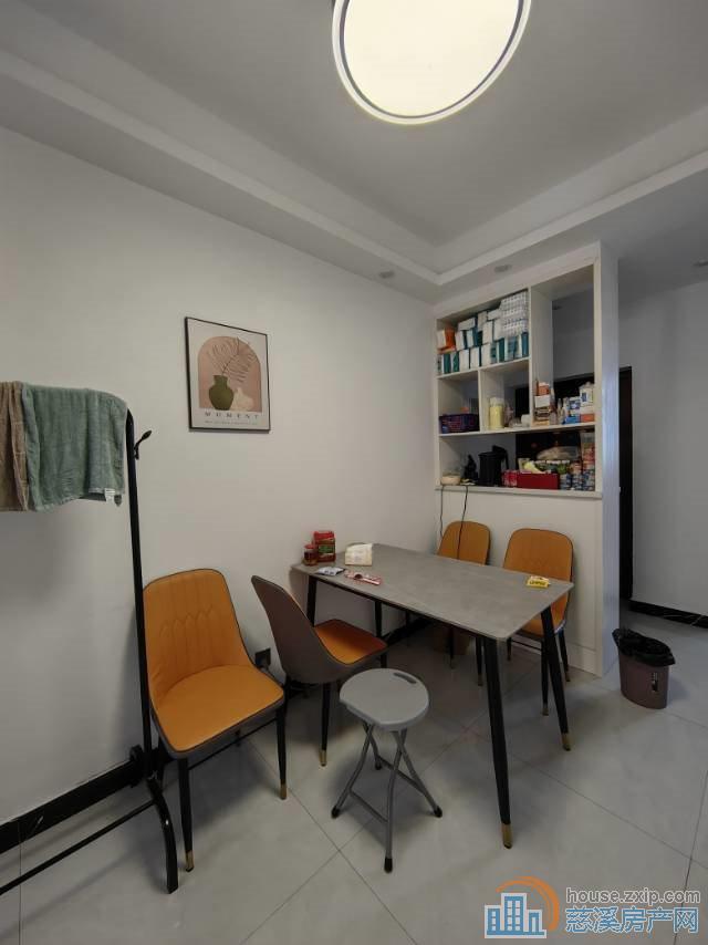 观湖佳苑 精装92平方125.8万湖景房