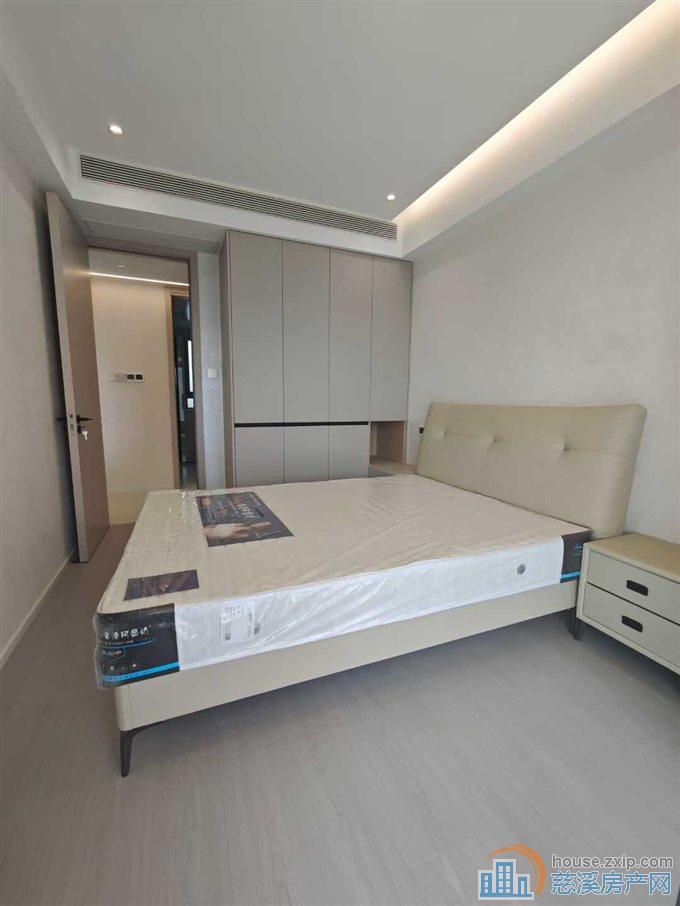 紫阙台三室两厅两卫全新精装带地暖直接钥匙