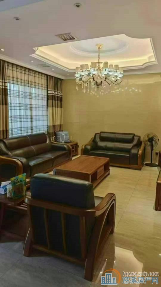 白彭小区兴隆苑三通三548.8万420平