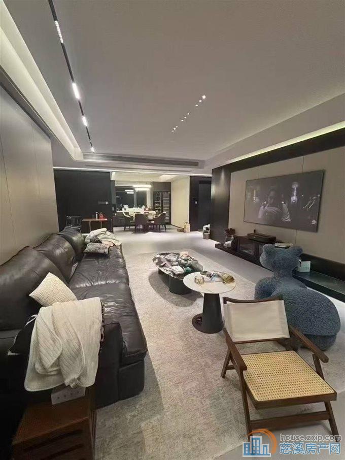 江岸臻园197平楼层全新豪装带2车位