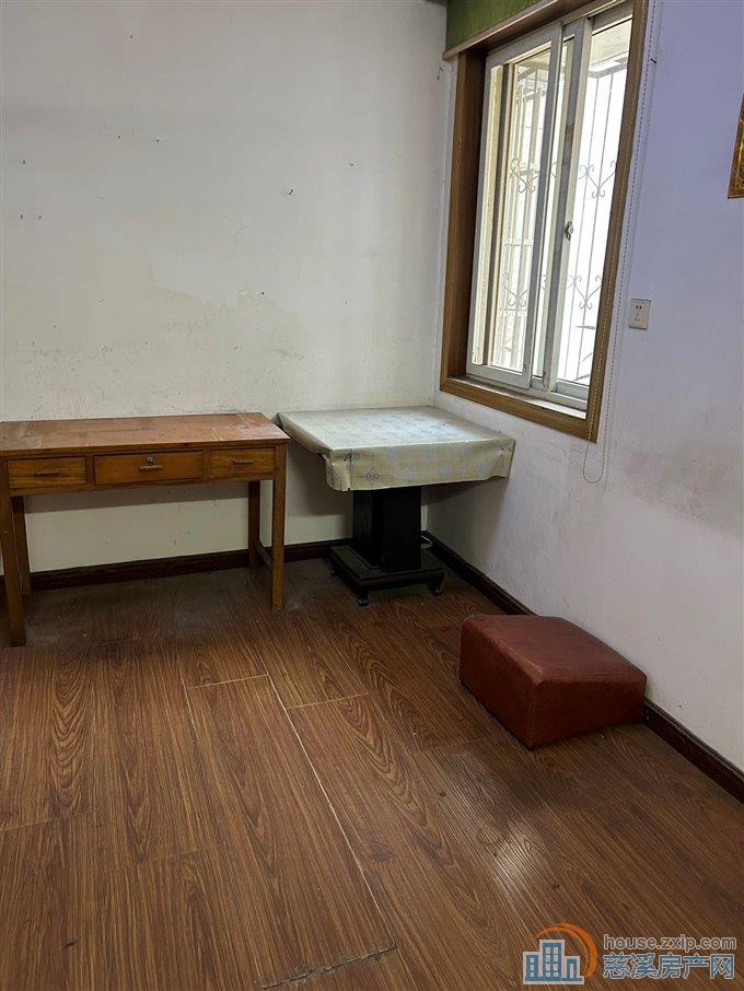 金山新村2楼69平急卖56万直接