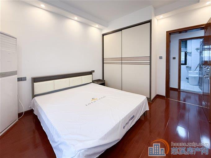 观湖佳苑 精装93.4平方121万