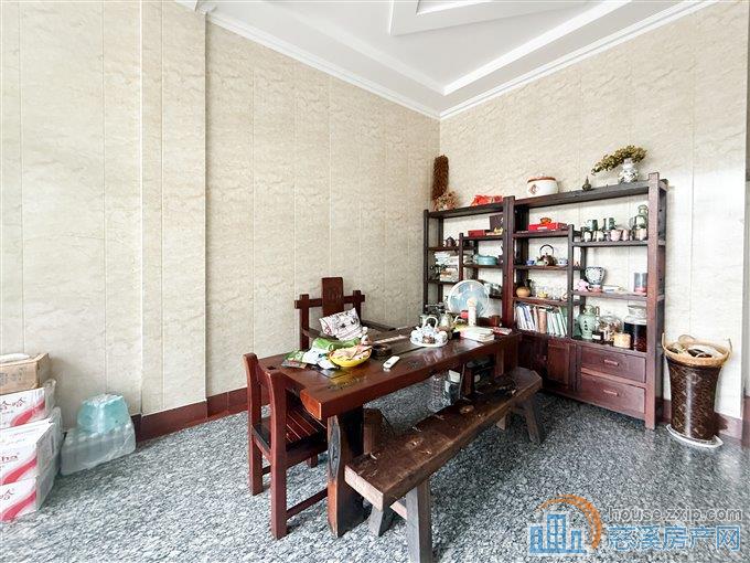 上傅家路一通三别墅带阁楼带门口院子急售!