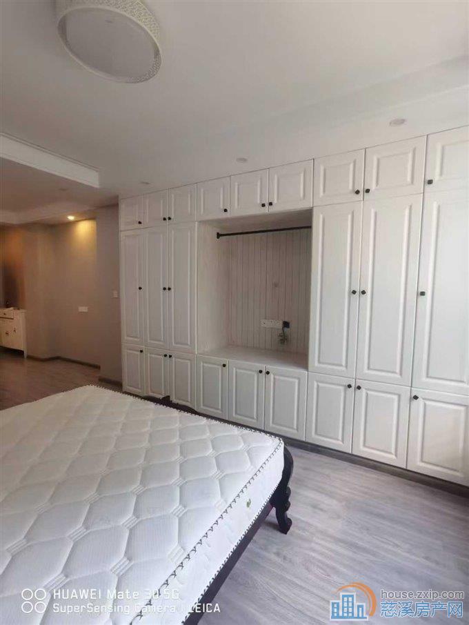 高丰家园精装修单身公寓1600直接钥匙在