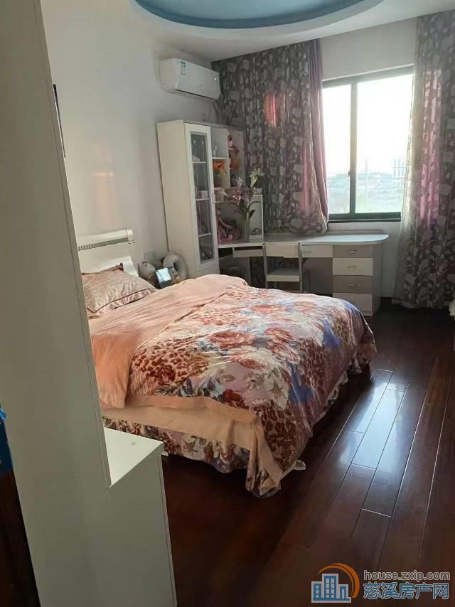 胜地名苑中楼层150平精装112万