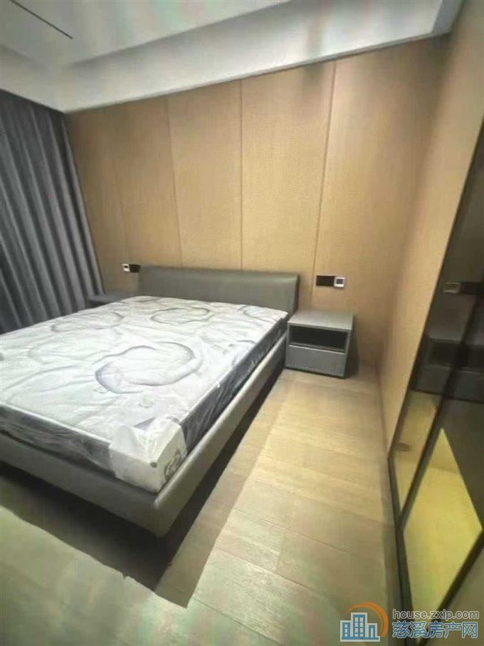 御龙公寓143平好楼层精装车位可读书