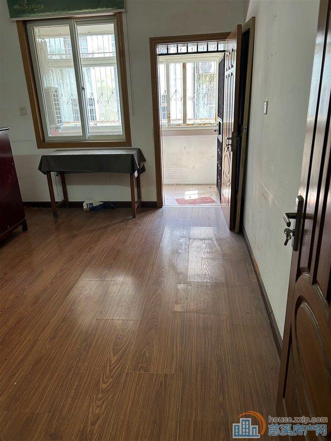 金山新村2楼69平急卖56万直接