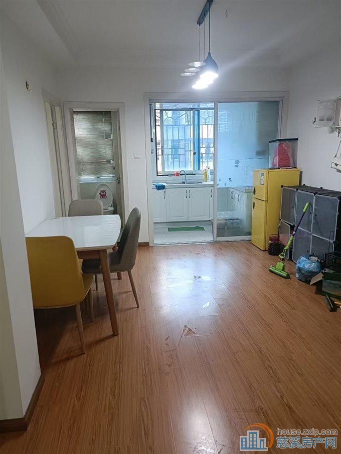 金山东区3楼现代装修69平架空层