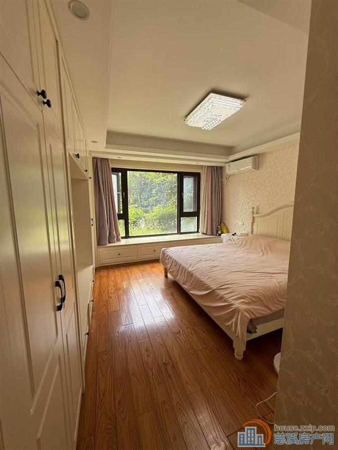 金仕华庭 139.87平 189万 精装