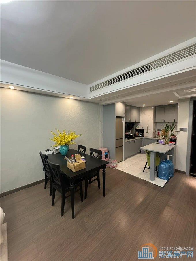 江畔壹号苑 精装101平方138万